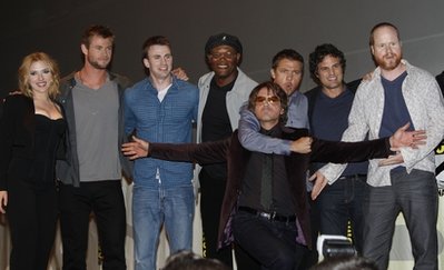 Elenco "The Avengers": Scarlett Johannson (Black Widow), Chris Hemsworth (Thor), Chris Evans (Capitán América), Samuel L. Jackson (Nick Fury), Jeremy Renner (Hawkeye), Robert Downey Jr (Iron Man), Mark Ruffalo (Bruce Banner) y el director Joss Whedon